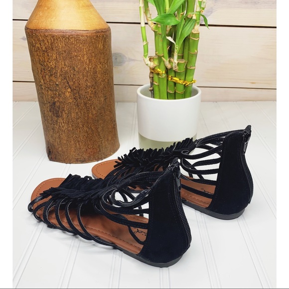 Black Gladiator Sandals with Fringe Detailing - Picture 4 of 6